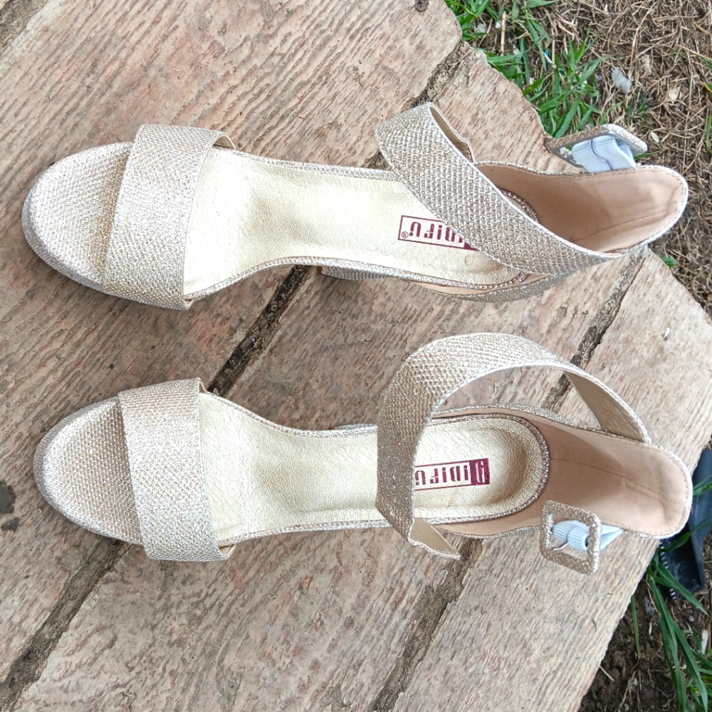 Gold wedge heals